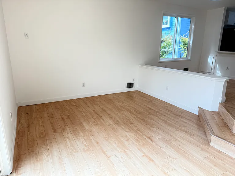 125 146th Ave SE #125 — Photo 2