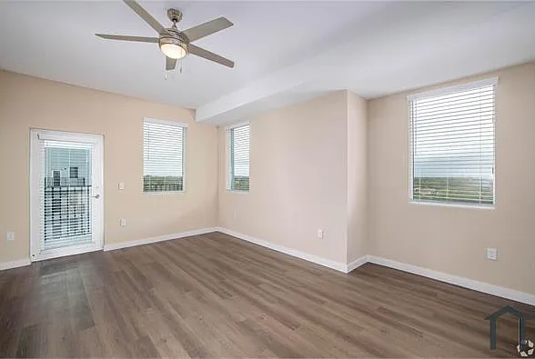203 N University Dr — Photo 12