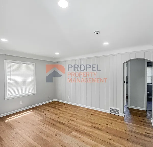 5072 Winifred St — Photo 2