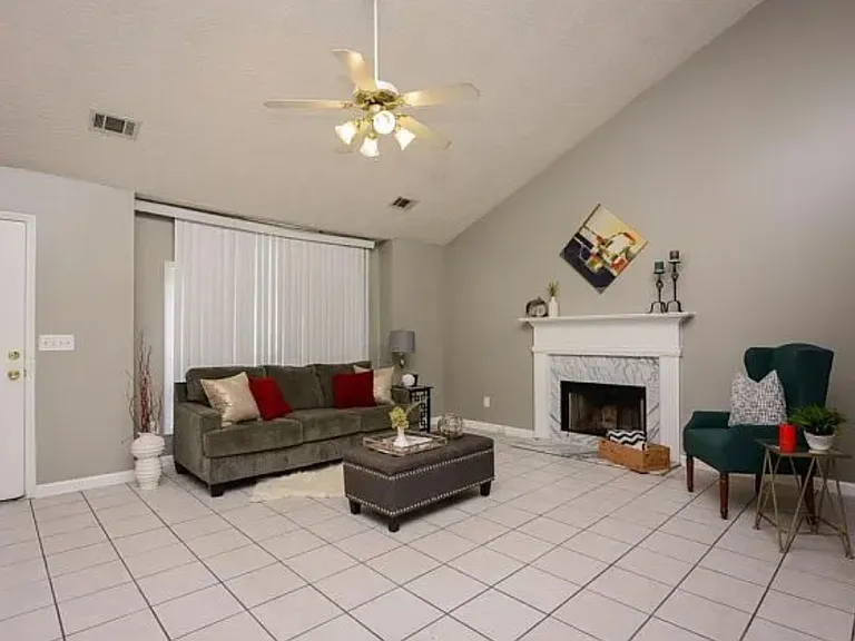 2295 Carlysle Cove Dr — Photo 17