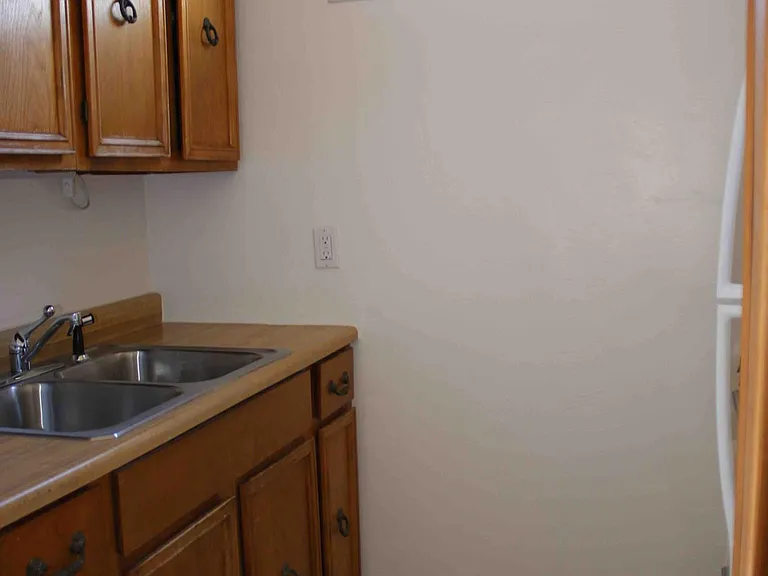 1805 E Blacklidge Dr #B — Photo 7