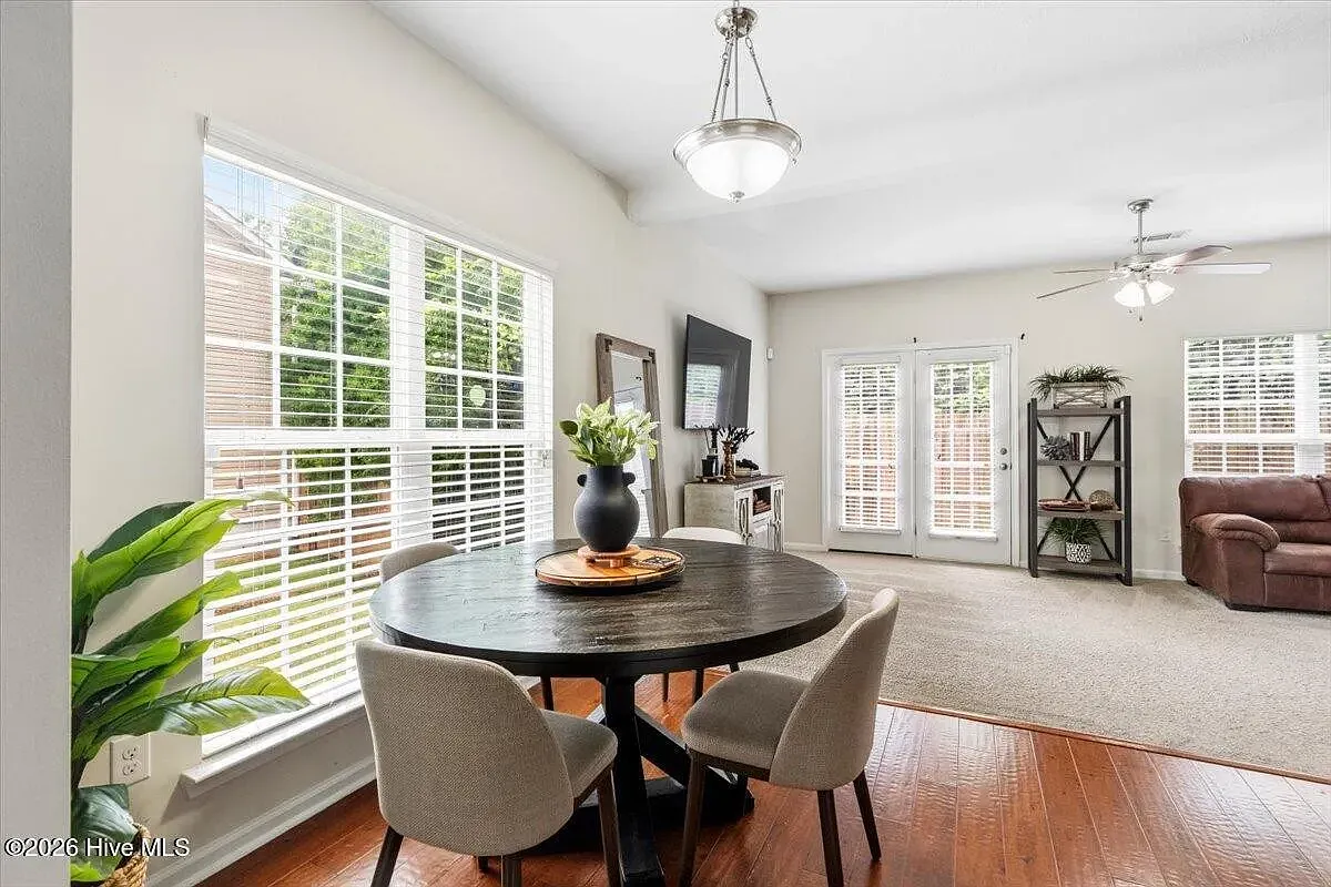 4 bed, 1762 sqft, $2,100 — Photo 4