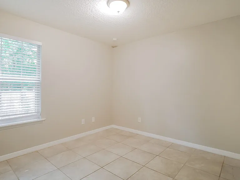 1040 W 7th St — Photo 13