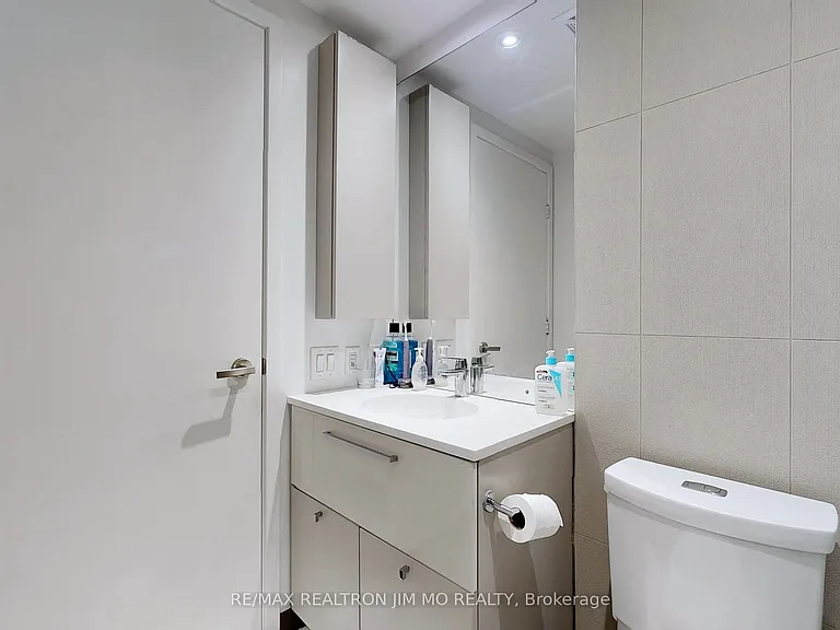 15 Grenville St #3503 — Photo 24