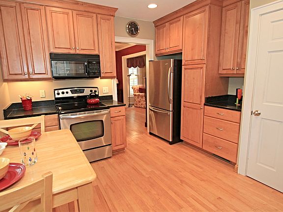 2nd image of 4829 N Woodruff Ave