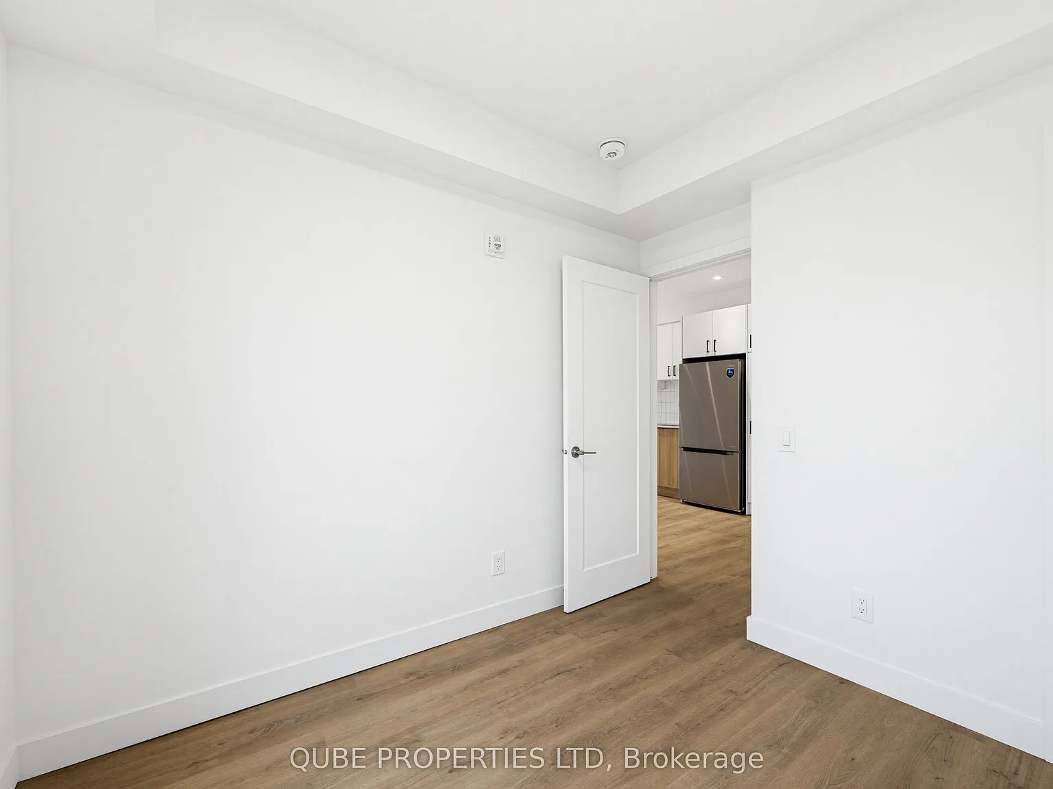 15 Larch St — Photo 2