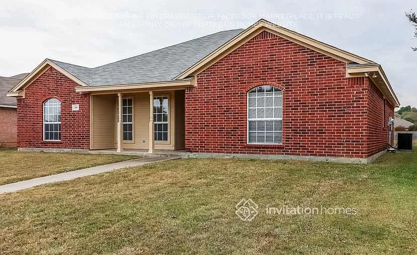 659 NW Summercrest Blvd Burleson, TX 76028 — Photo 3