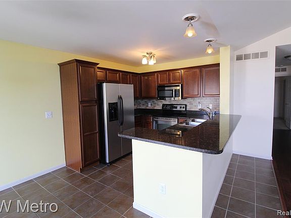 4th image of 2186 Leighton Dr