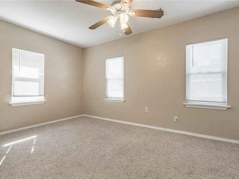 9904 SE 43rd St — Photo 10
