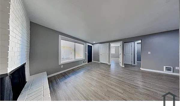 1105 S Woodlawn St — Photo 7