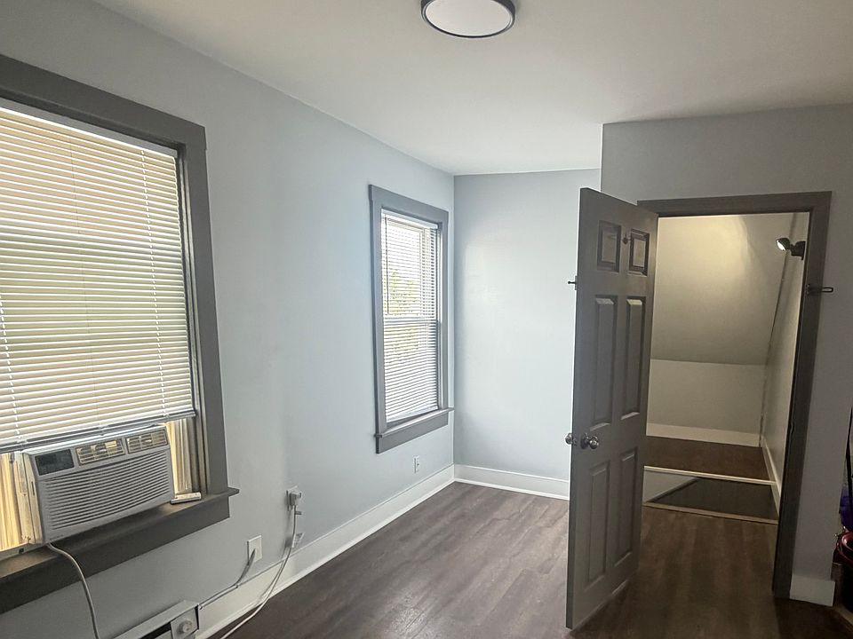 1st image of 38 Laurel St Floor 3