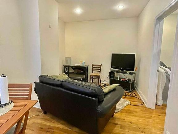 3rd image of 318 E 78th St APT 12