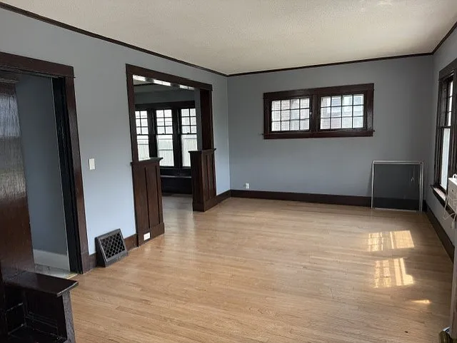 4 bed, 2405 sqft, $2,200 — Photo 3