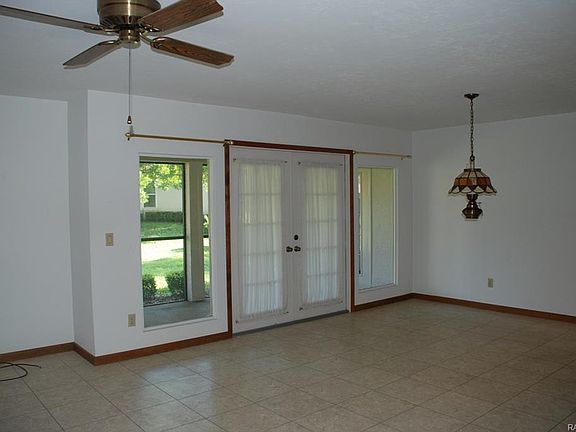 2nd image of 6015 W Croyden Cir