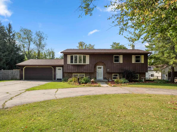 W7635 Hillwood Ct, Hortonville, WI 54944