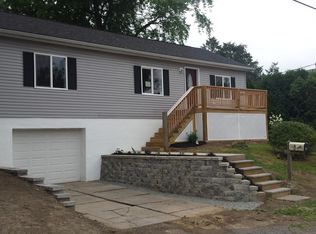 72 Jackson St, Dallas, PA 18612