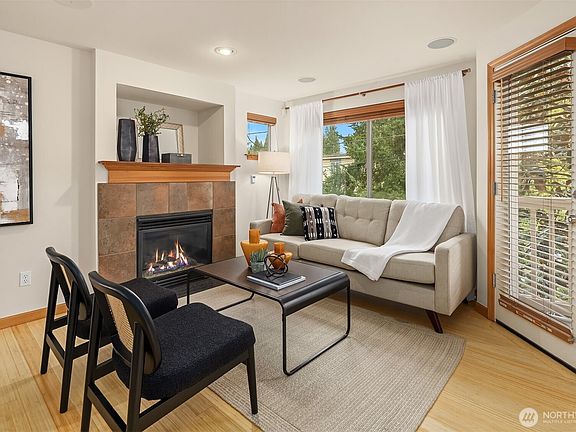 4th image of 12050 33rd Avenue NE #C