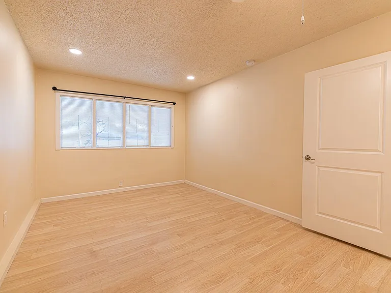 4113 Edison St — Photo 11