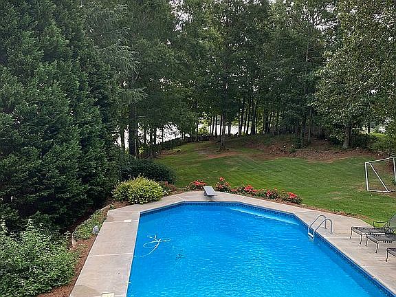 3rd image of 1485 Lake Forest Ln