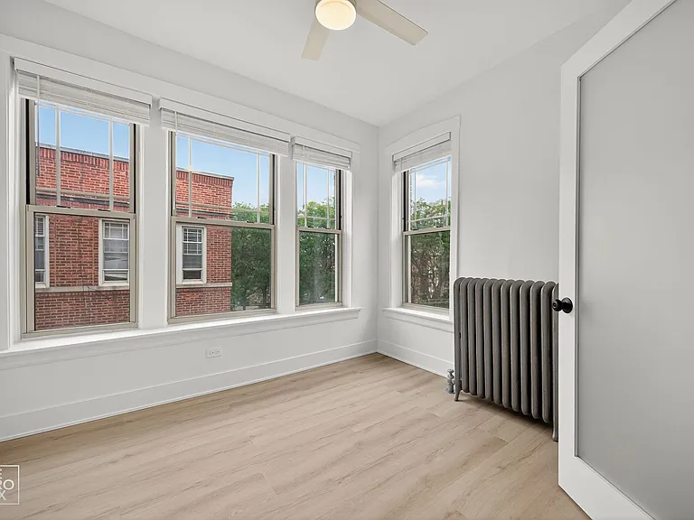 2139 W Lunt — Photo 23
