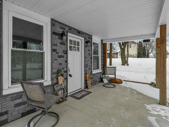 3rd image of 111 E Tiffin St