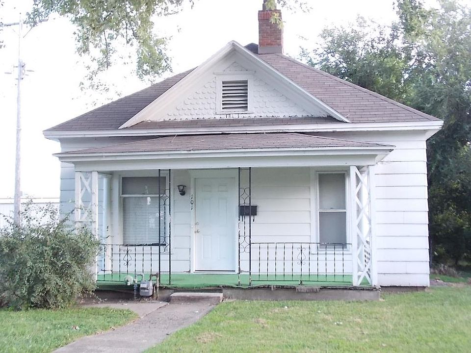 1st image of 101 W Monroe St