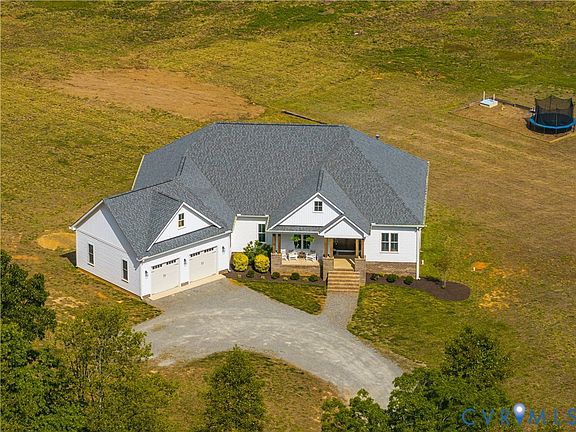 5th image of 1002 Seay Rd