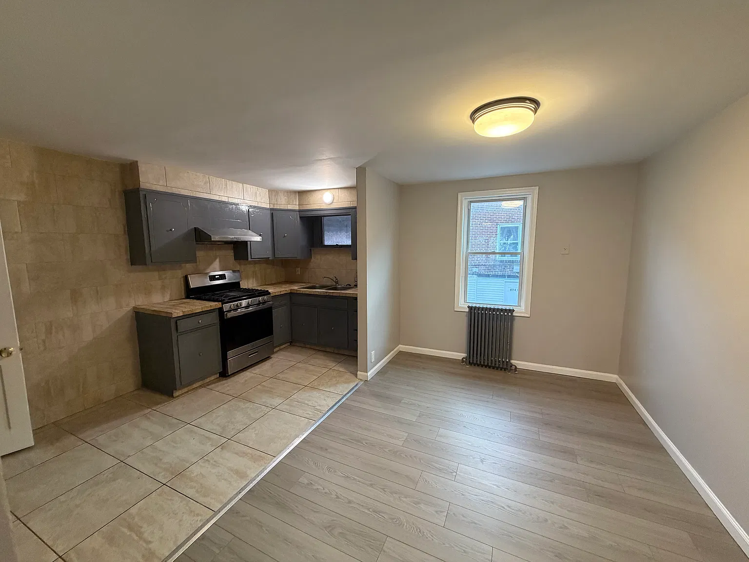 3 bed, 1.5 bath, 1184 sqft, $1,700 — Photo 3