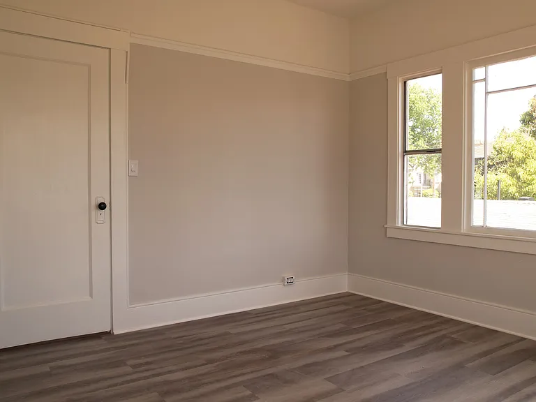 323 E 15th St #325 — Photo 10