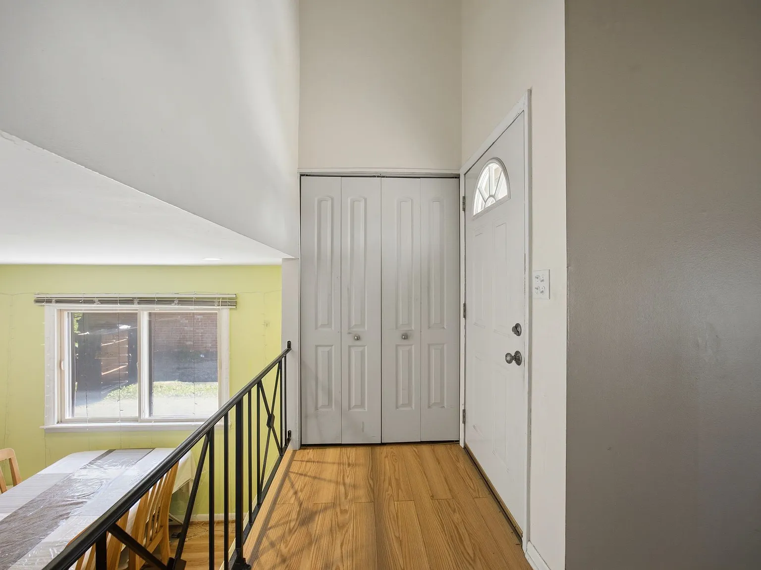 3 bed, 1.5 bath, 1361 sqft, $2,600 — Photo 2