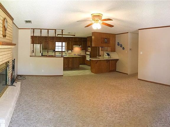 5th image of 209 Cottonwood Dr