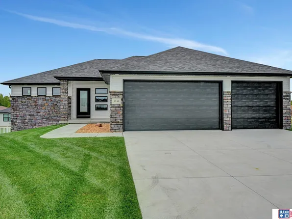 2746 Kinzie Cir, Lincoln, NE 68507