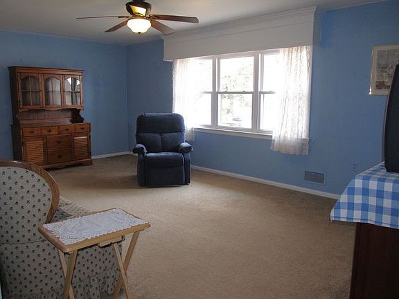 Living Room, Triple Window!