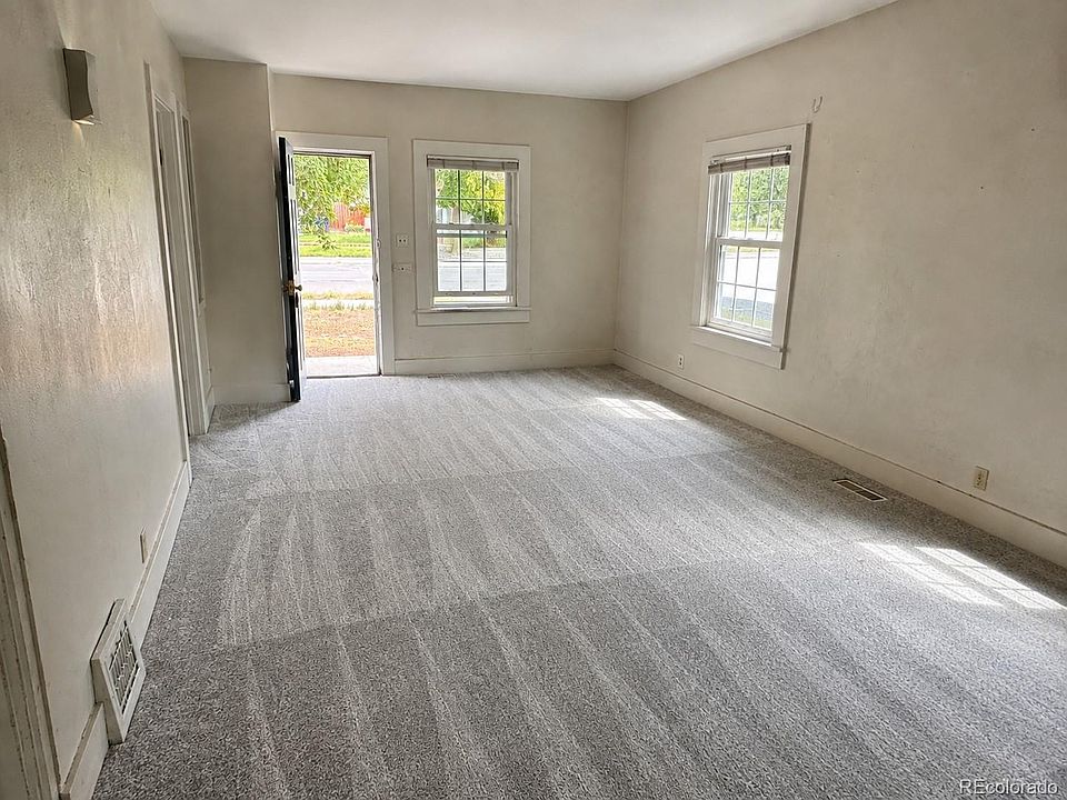 2nd image of 2827 S Cherokee Street