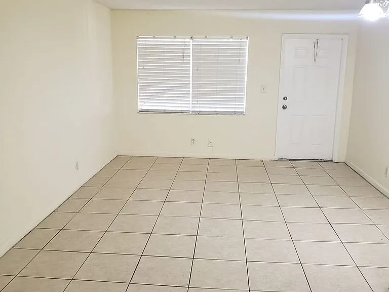 978 SW 10th Dr — Photo 30