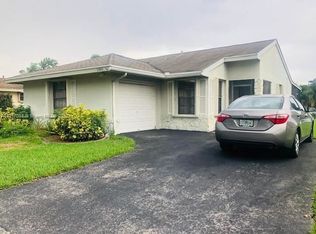13801 Oak Ridge Dr, Davie, FL 33325
