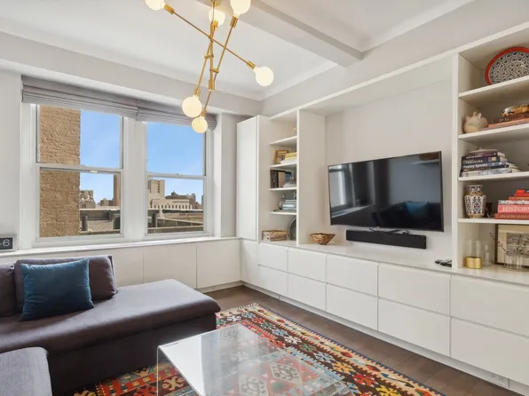 1215 5th Avenue image 1 of 8