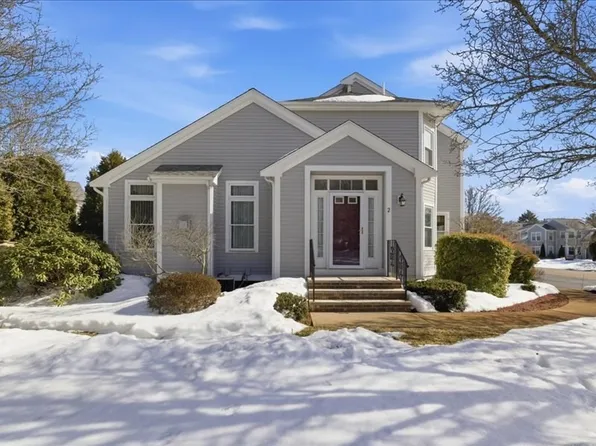 2 Edgewater Dr #2, Norton, MA 02766