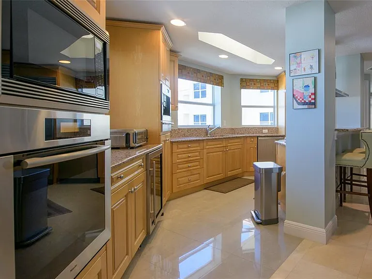15 Somerset St #603 — Photo 10