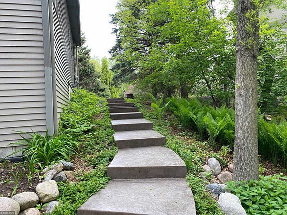 5th image of 2448 Hillwood Dr E