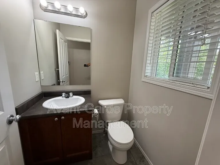 57 Vaughn Ave — Photo 7
