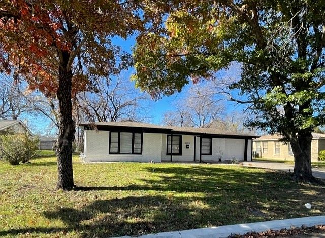 1st image of 2821 Rosebud Ln