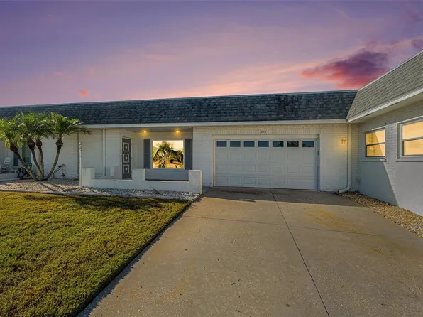 382 Club Manor Dr, Sun City Center, FL 33573