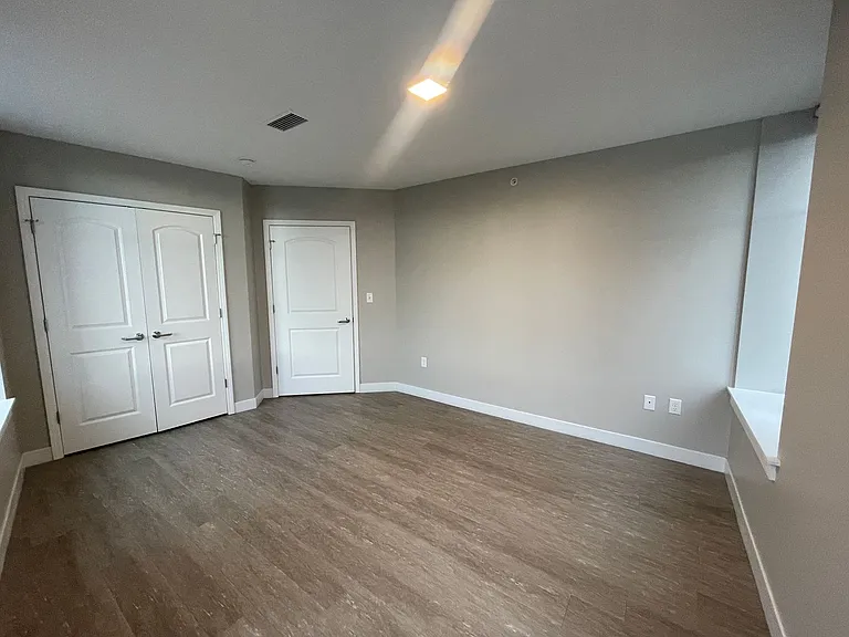 65 W Broad St — Photo 75