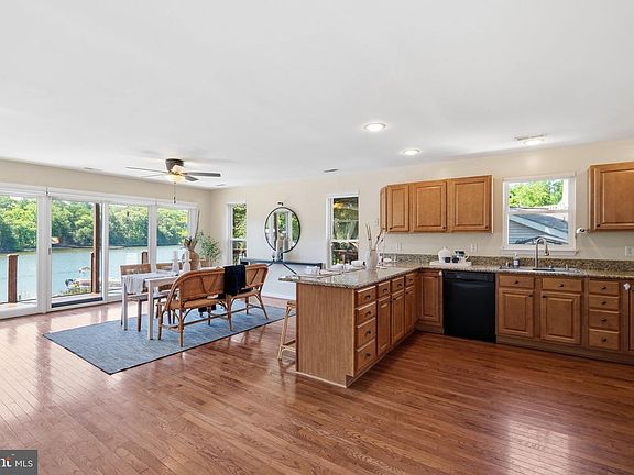 3rd image of 426 Riverside Dr