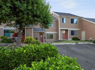 85 Greenway Close, Rye Brook, NY 10573