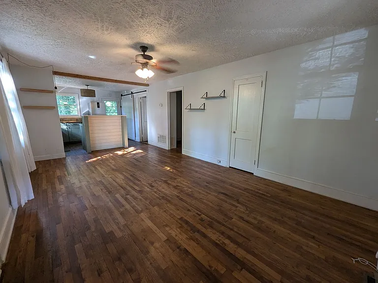 199 Mimosa Dr — Photo 2