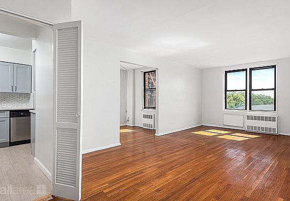4th image of 152-72 Melbourne Ave #3P