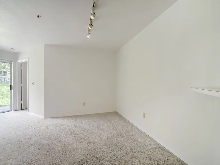 7270 Westpointe Blvd #910 — Photo 11