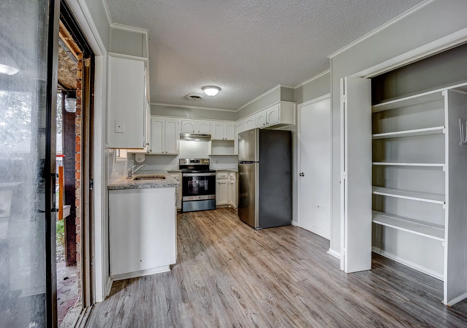 Freshly Renovated House! — Photo 3